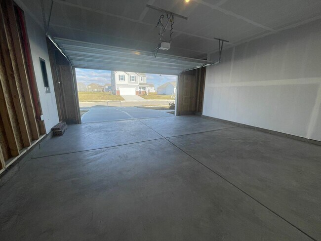 Building Photo - 6865 Orchard Run Circle