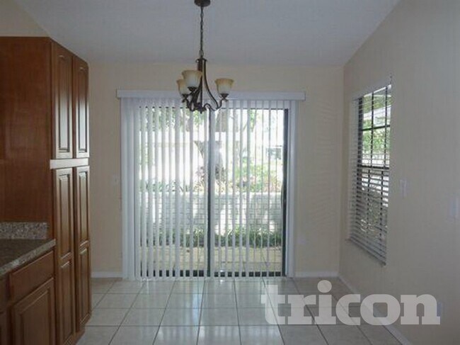 Foto del edificio - 3014 Curry Woods Dr