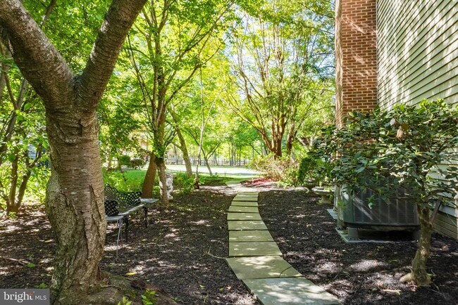 Foto del edificio - 4705 Rippling Pond Dr