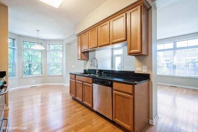 Foto del edificio - 725 Summit Ln