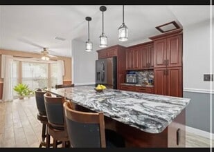 Building Photo - 3413 W Kirby St