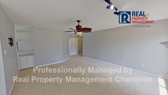 Foto del edificio - Charming Ranch Style Home with Spacious Fenced Yard