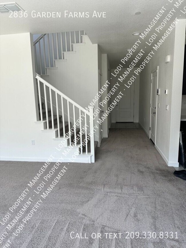 Building Photo - 2836 Garden Farms Ave