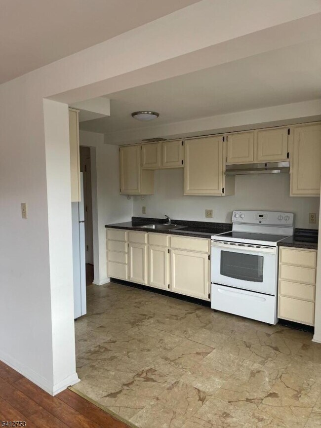 Building Photo - 278 Morris St