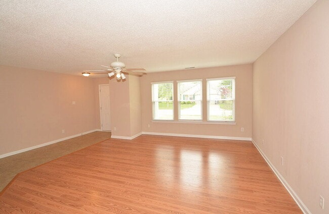 Foto del edificio - 7732 Mistflower Ln