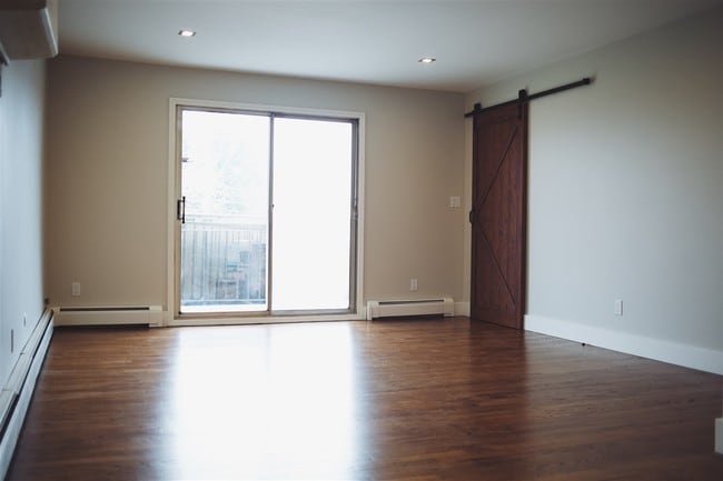Building Photo - 137 Collard St