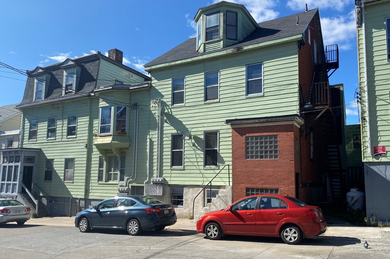 Primary Photo - 73 Hazen St