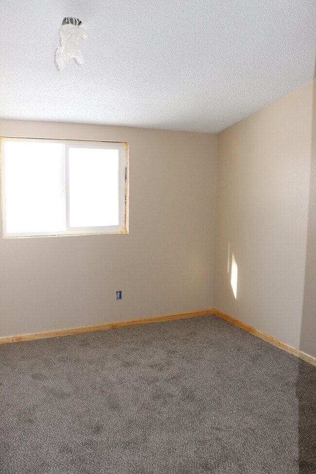 Building Photo - 105 S Evans Ave