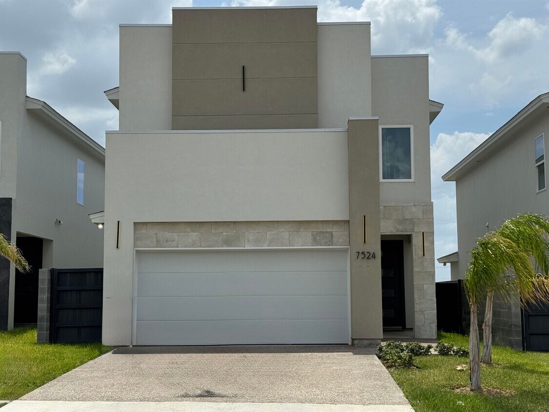 Primary Photo - 7524 Cresta Bella St