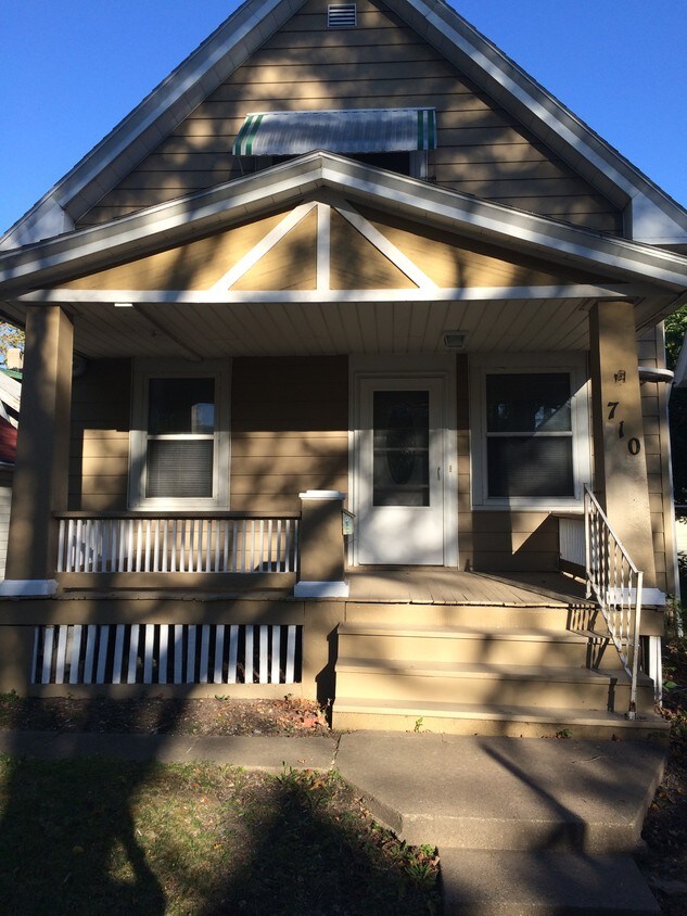 710 15th St SE, Cedar Rapids, IA 52403 House Rental in Cedar Rapids