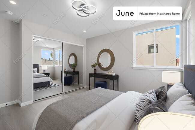 Building Photo - Private bedroom in 5 bed/5 bath Home
