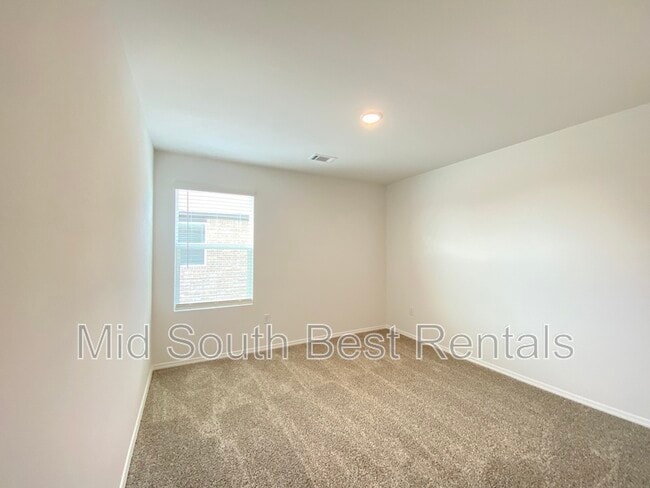 Foto del edificio - 76 Kelton Ln