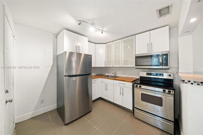 Foto del edificio - 3262 Elizabeth St