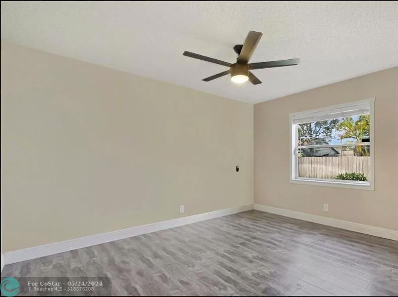 Building Photo - 4955 Collesium Dr