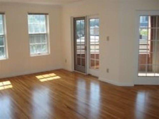 Primary Photo - 1001 Clinton St