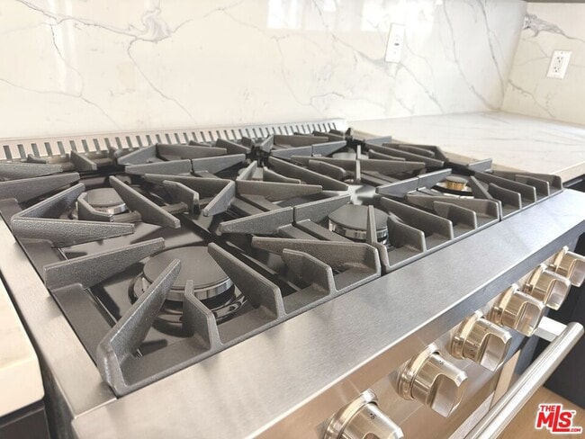 Building Photo - 6847 N Figueroa St