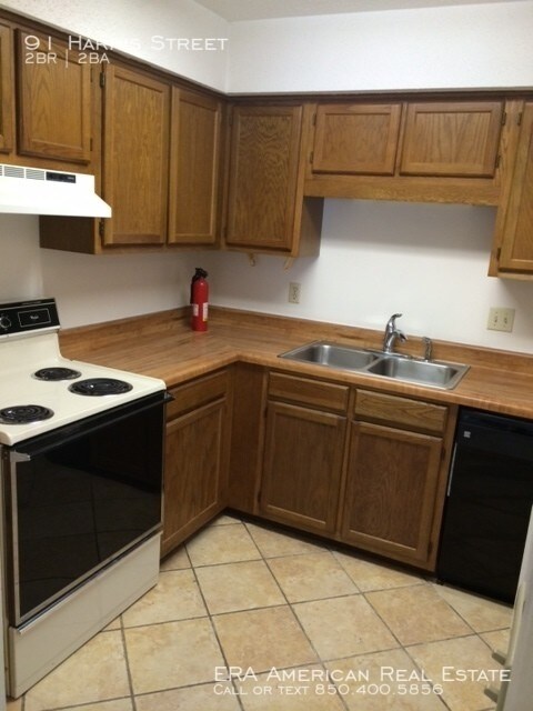 Building Photo - Darling 2 Story Townhome!