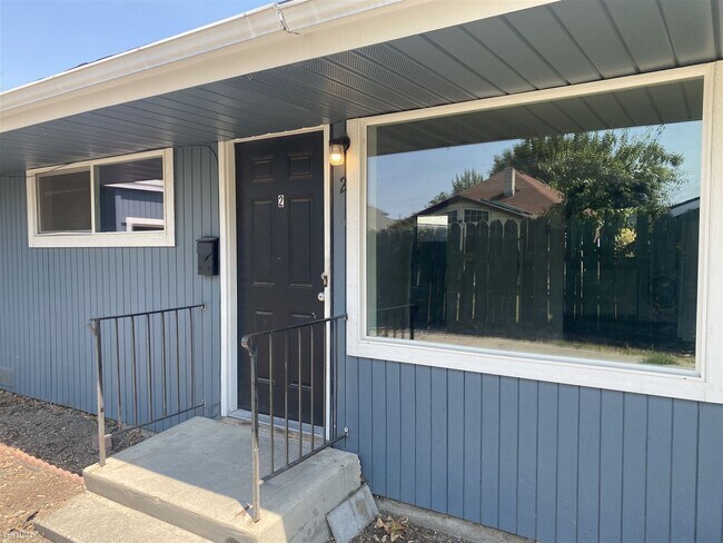 Foto del edificio - 2 br, 1 bath Triplex - 515 East Carlisle A...