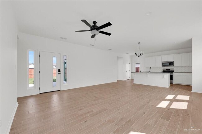 Foto del edificio - 2600 N Day Lily Ave