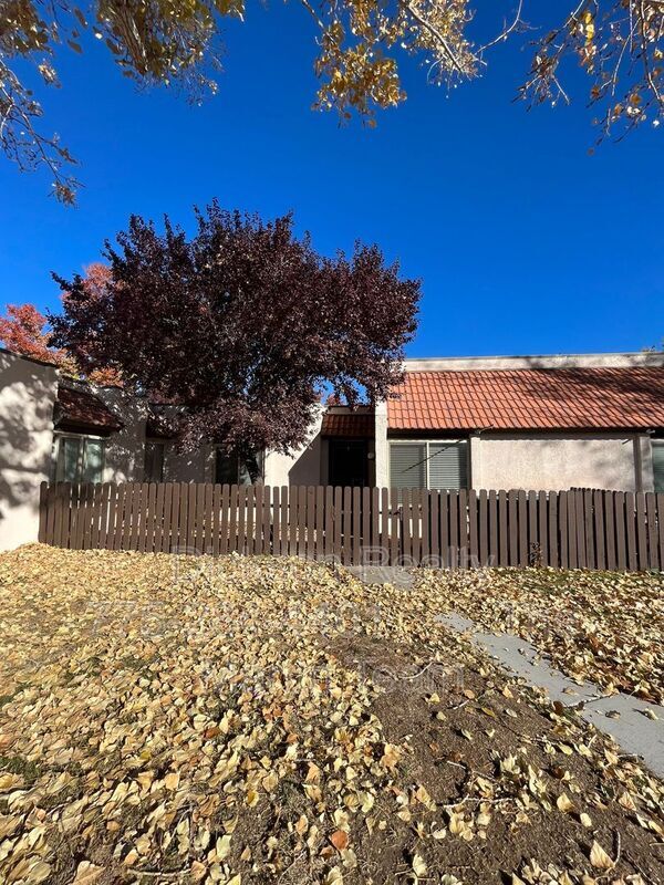 Foto del edificio - 1005 Baywood Dr