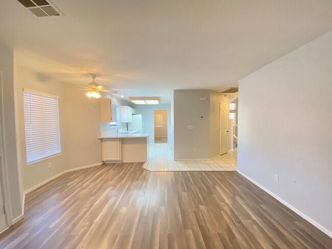 Foto del edificio - FANTASTIC SINGLE-FAMILY HOUSE WITH 4 BEDROOMS