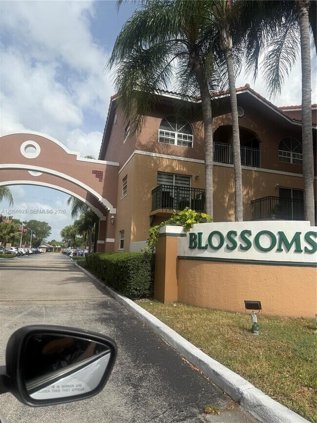 Foto del edificio - 10010 Hammocks Blvd
