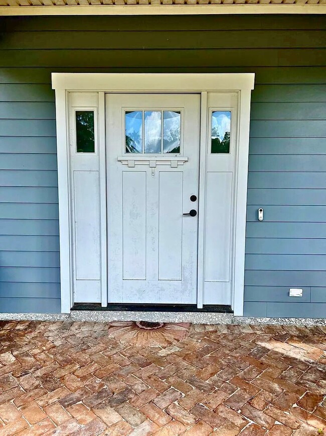 Building Photo - 3/2 updated home with amenities