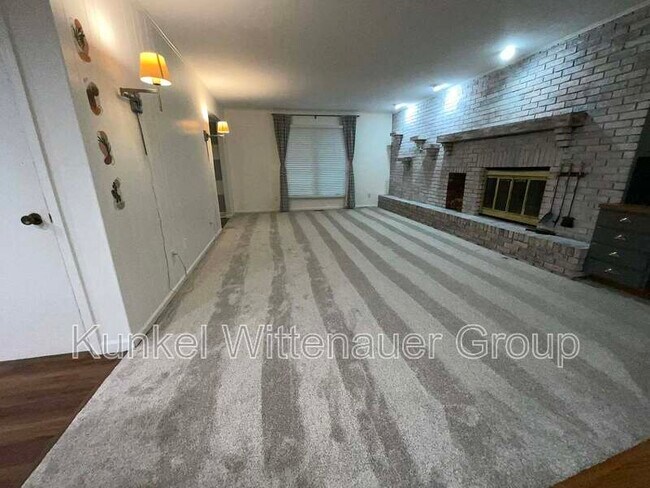 Building Photo - 43 Powder Creek Dr