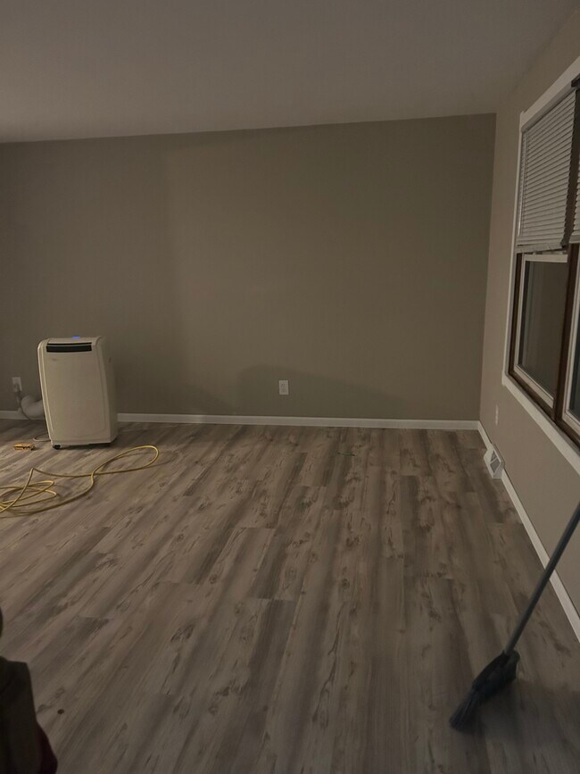Building Photo - 2193 Packerland Dr