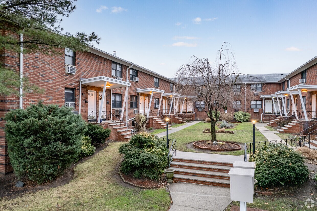 132 Myrtle Avenue Associates LLC Apartments in Fort Lee, NJ