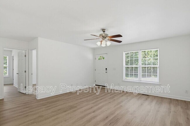 Building Photo - 1352 Snow Ct