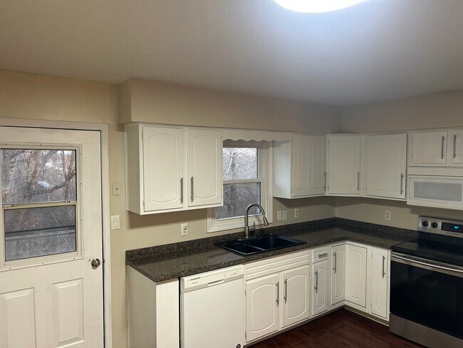 Foto del edificio - 4 Wren Dr