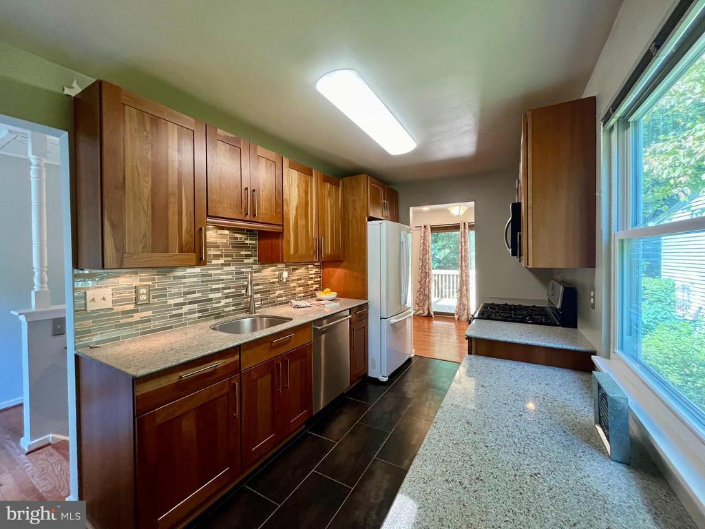 Primary Photo - 11585 Red Leaf Ct