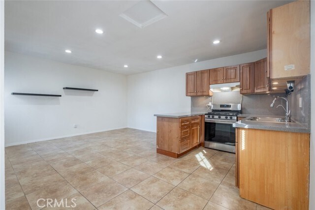 Foto del edificio - 10407 McClemont Ave