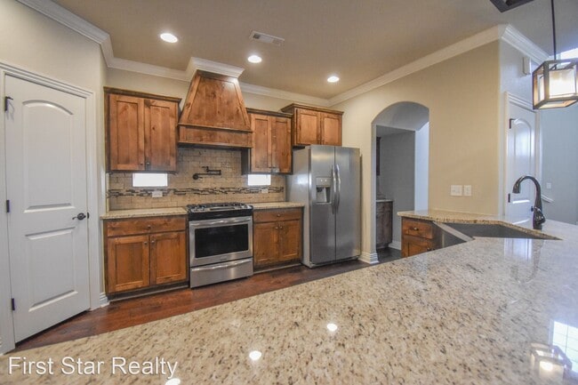 Building Photo - 4 br, 2.5 bath House - 537 N Salem Rd