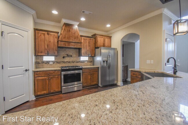 Foto del edificio - 4 br, 2.5 bath House - 537 N Salem Rd