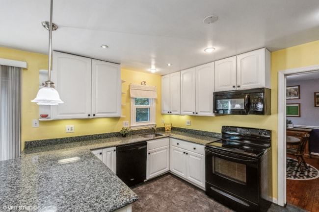 Foto del edificio - 7804 New London Dr