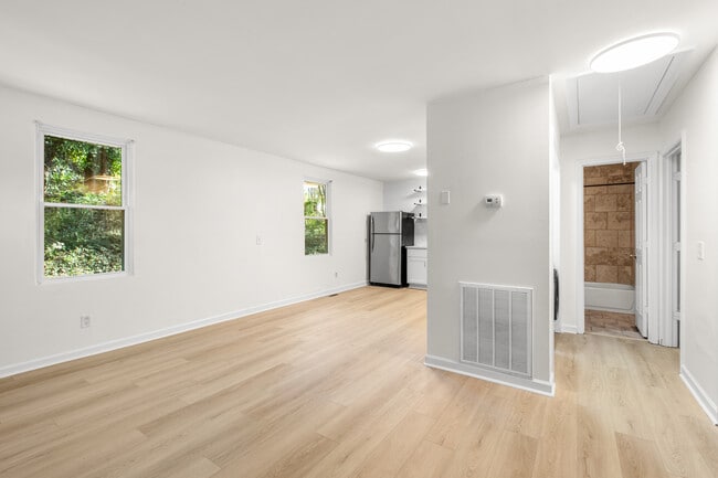 Foto del edificio - 203 Theodore Rd