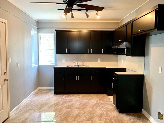 Foto del edificio - 812 W 25th St