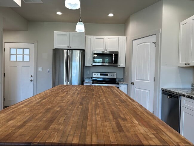 Building Photo - 187 Courthouse Way