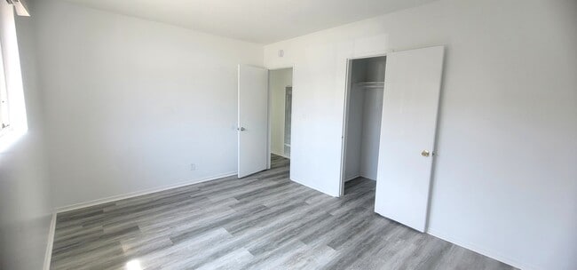 Building Photo - 14925 Larch Ave
