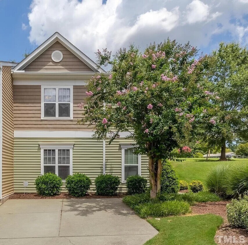 Foto principal - 135 Deacon Ridge St