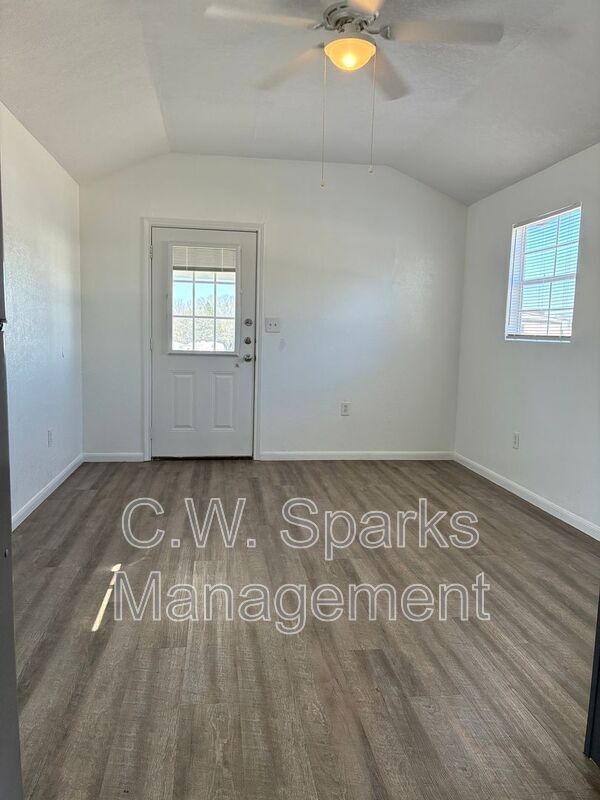 Building Photo - 304 Carson Cir