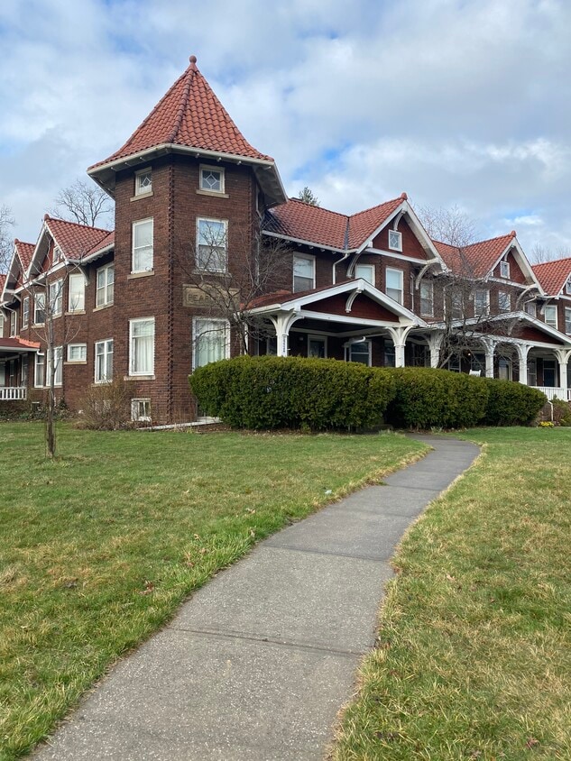 15520 Clifton Blvd, Lakewood, OH 44107 Townhome Rentals in Lakewood