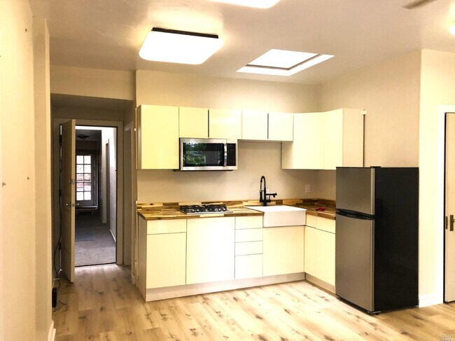 Building Photo - 725 Bridgeway