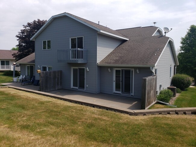 Building Photo - 720 N 16th Ave