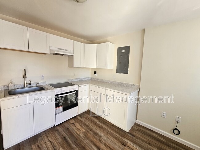 Building Photo - 626 N Church St