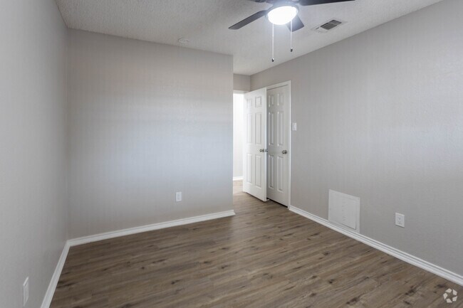 2HAB, 2BA - 1,000 ft² - Liveoak Eighth