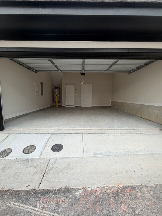 Foto del edificio - BRAND NEW TOWNHOMES AVALIABLE NOW