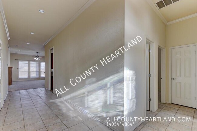 Building Photo - 15813 Traditions Blvd